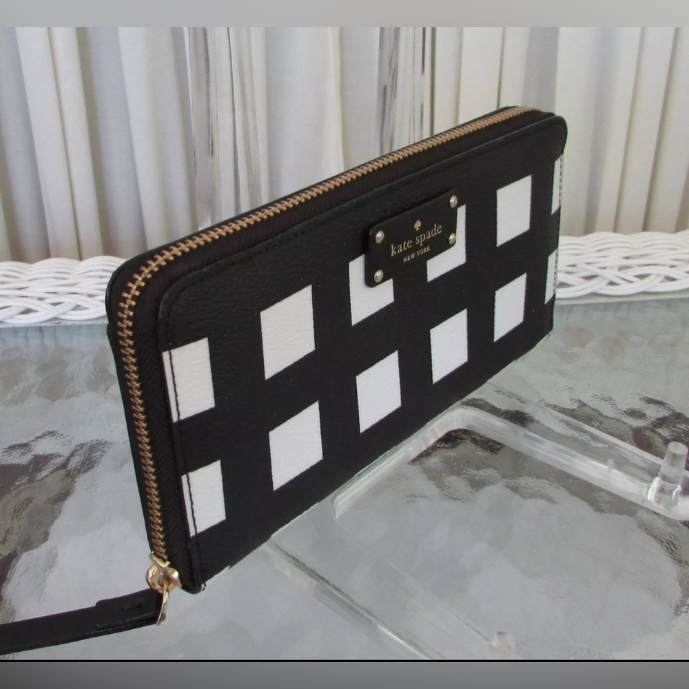 kate spade New York Black & White Gingham Zip Wallet Great Condition